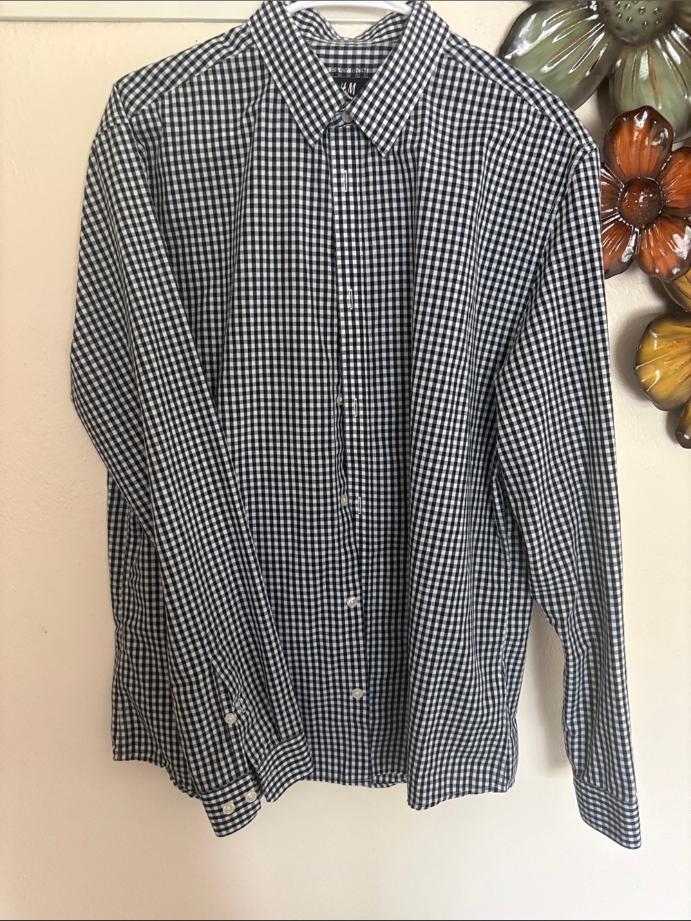H&M Men’s Black and White Gingham Button-Up Shirt size L